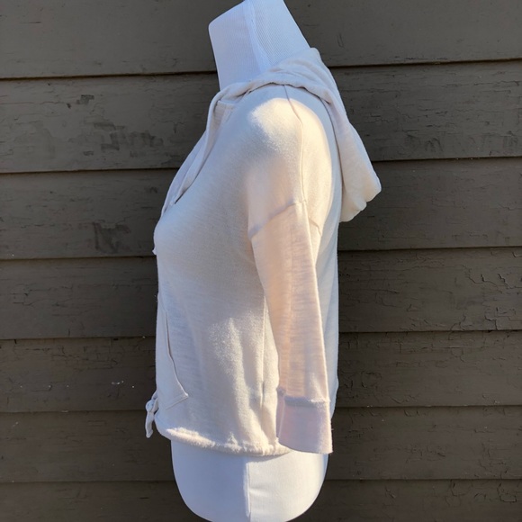 ☀️☀️☀️ 4/$20 Inspired Hearts cropped sweatshirt - Picture 3 of 5